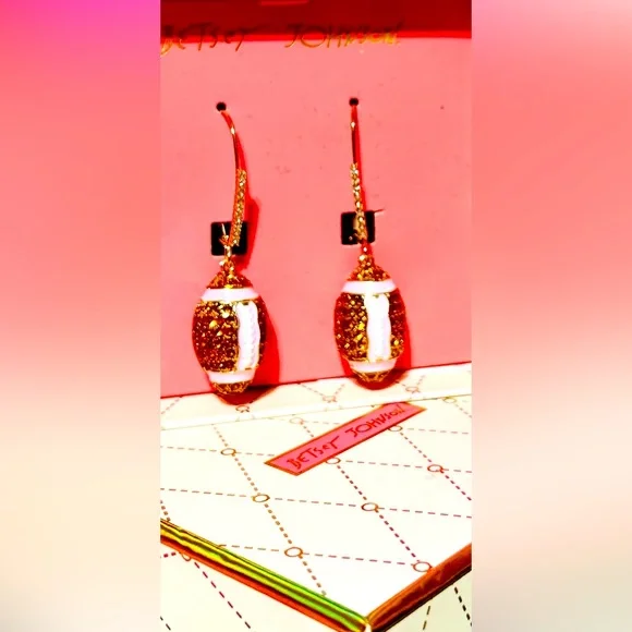 Betsey Johnson Football Earrings New in Box
Super Cute! - Picture 2 of 3
